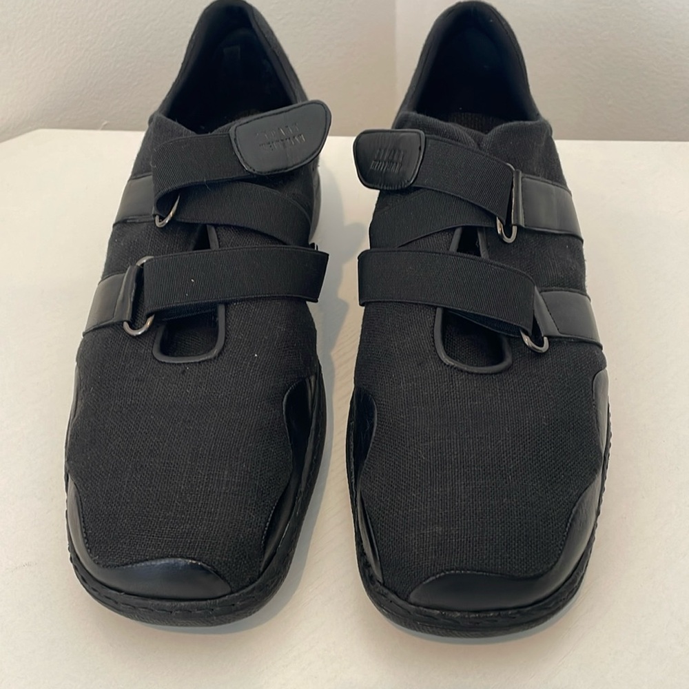 NEW! NEVER WORN! Stuart Weitzman TKO Black Linen Shoe - Velcro strap - Size 9W